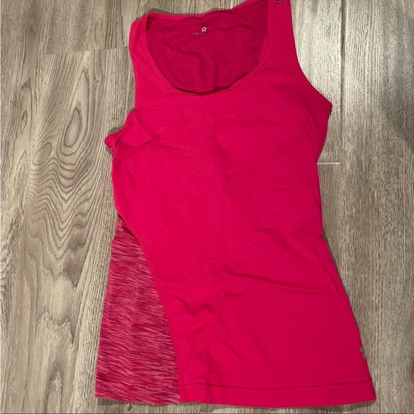 Fabletics teal-blue bike shorts with pocket & pink top with built in sports bra - Picture 7 of 8